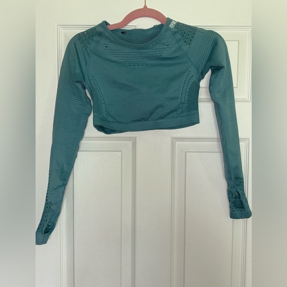 Gymshark Tops - Gymshark cropped long sleeve athletic top